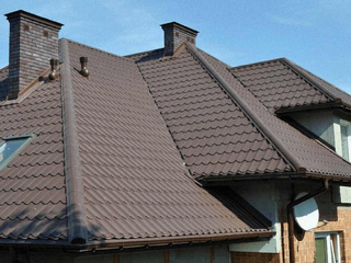 Металлочерепица Металл-Профиль Монтеррей 0,5 VikingMP® E RR 32 Темно-коричневый 4 - в «Монолит-Металлопрокат».